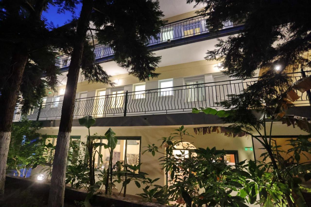 Spanos Apartments Anna'S Lodge Polychrono Exterior photo